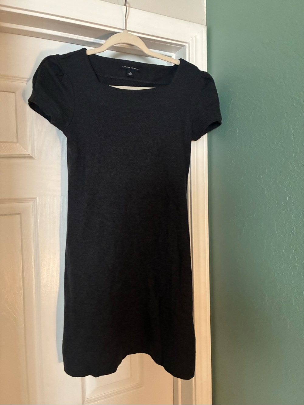 Banana Republic ruched cap sleeve  100% wool mini dress dark grey size small